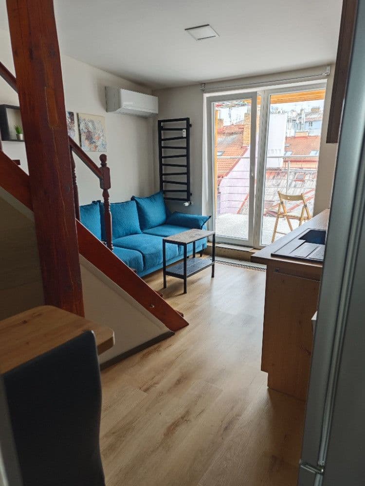 Prenájom bytu 1-izbový 30 m², Mikovcova, Praha, Praha Prenájom bytu 1-izbový 30 m², Mikovcova, Praha, Praha