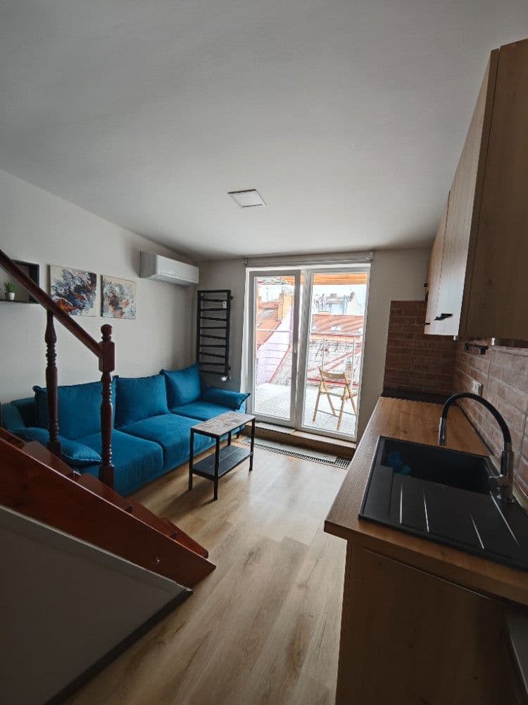 Prenájom bytu 1-izbový 30 m², Mikovcova, Praha, Praha Prenájom bytu 1-izbový 30 m², Mikovcova, Praha, Praha