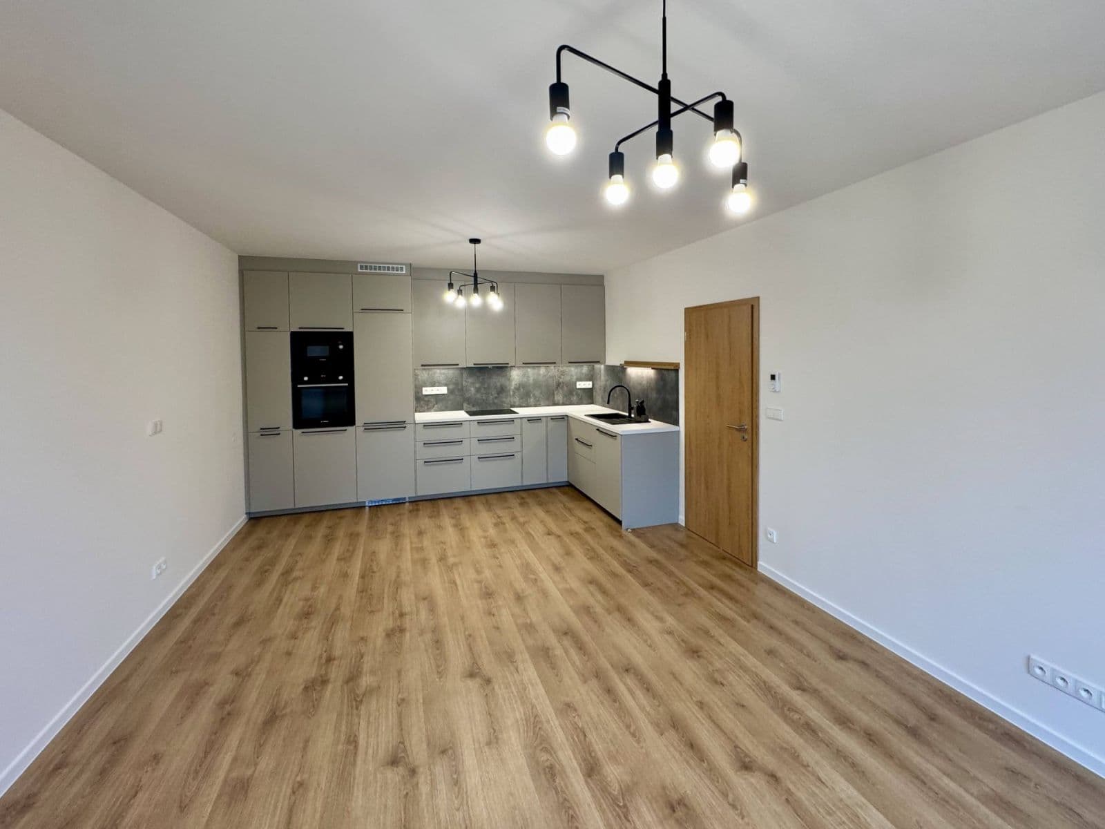 Prenájom bytu 3-izbový 75 m², Suchánkova, Benešov, Středočeský kraj Prenájom bytu 3-izbový 75 m², Suchánkova, Benešov, Středočeský kraj