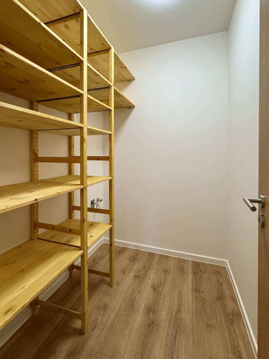 Prenájom bytu 3-izbový 75 m², Suchánkova, Benešov, Středočeský kraj Prenájom bytu 3-izbový 75 m², Suchánkova, Benešov, Středočeský kraj