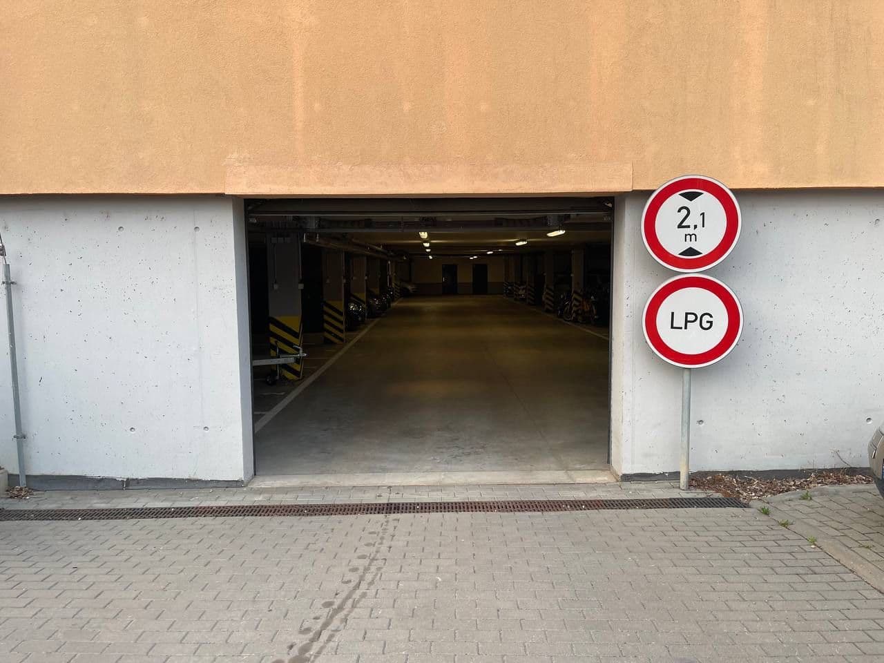 Prenájom garáže 12 m², Fantova, Brno, Jihomoravský kraj Prenájom garáže 12 m², Fantova, Brno, Jihomoravský kraj