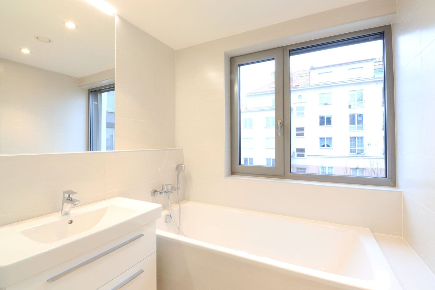 Prenájom bytu 3-izbový 103 m², Na hřebenech I, Praha, Praha Prenájom bytu 3-izbový 103 m², Na hřebenech I, Praha, Praha