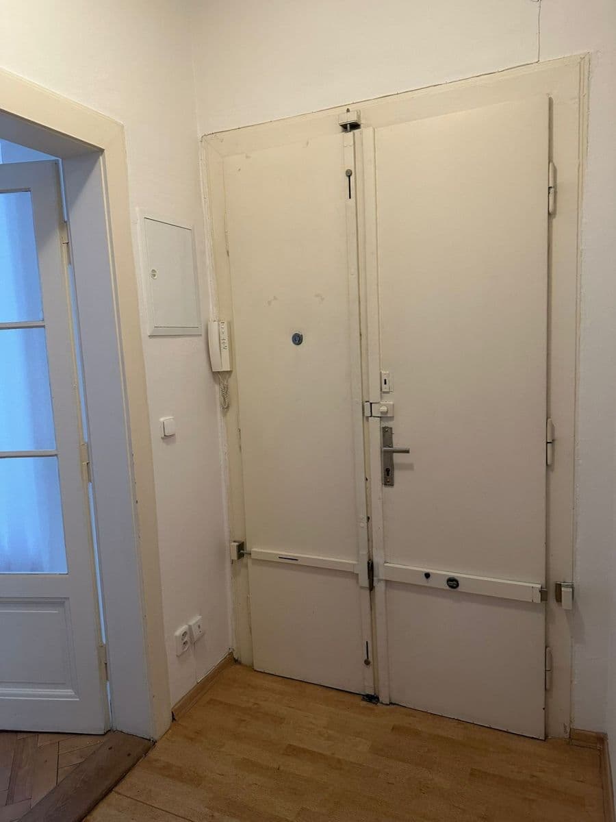 Prenájom bytu 3-izbový 77 m², Kafkova, Praha, Praha Prenájom bytu 3-izbový 77 m², Kafkova, Praha, Praha