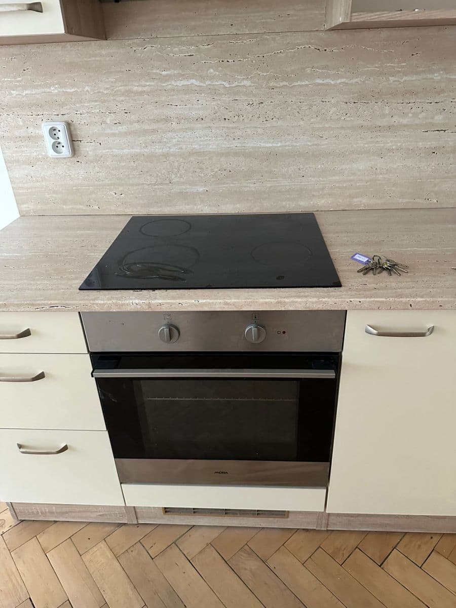 Prenájom bytu 3-izbový 77 m², Kafkova, Praha, Praha Prenájom bytu 3-izbový 77 m², Kafkova, Praha, Praha