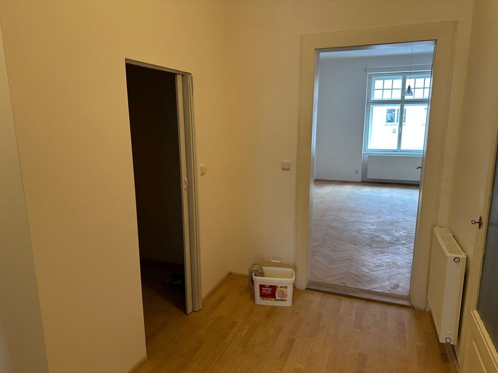 Prenájom bytu 3-izbový 77 m², Kafkova, Praha, Praha Prenájom bytu 3-izbový 77 m², Kafkova, Praha, Praha
