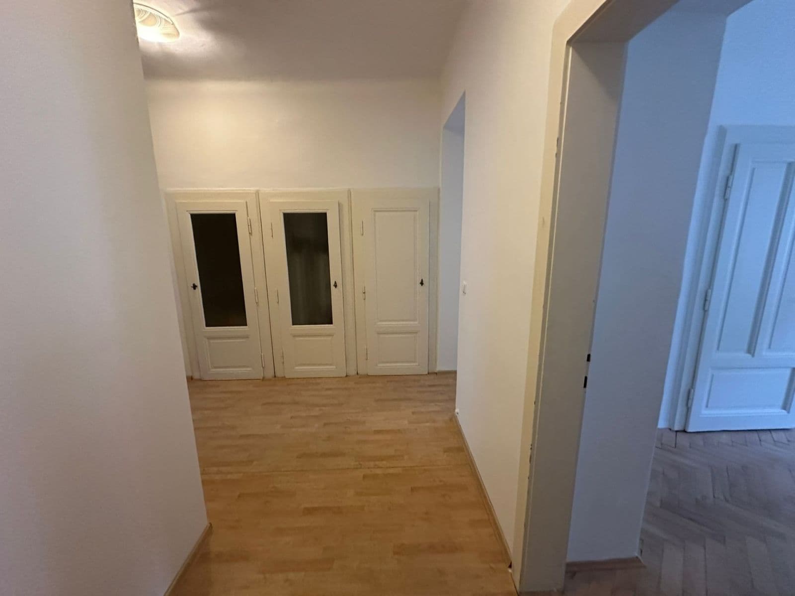 Prenájom bytu 3-izbový 77 m², Kafkova, Praha, Praha Prenájom bytu 3-izbový 77 m², Kafkova, Praha, Praha