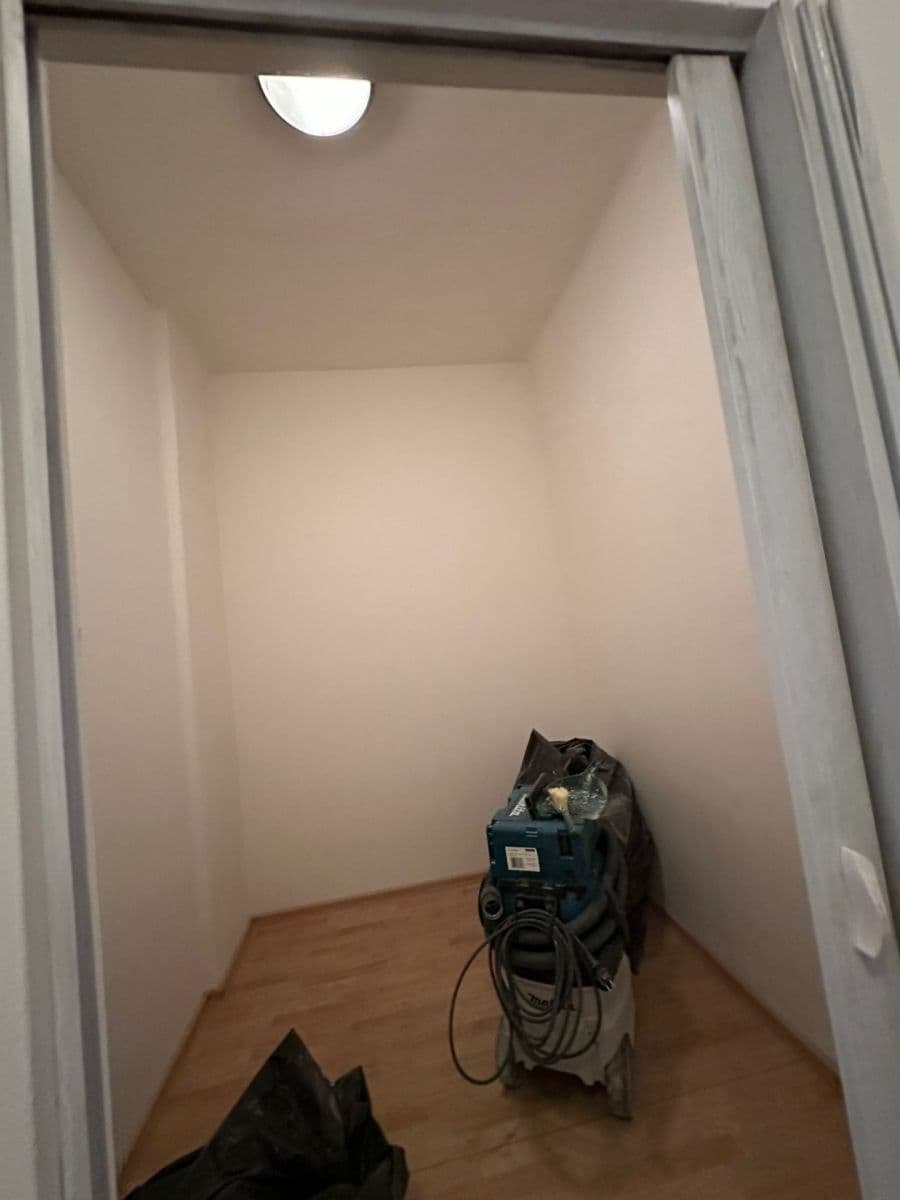 Prenájom bytu 3-izbový 77 m², Kafkova, Praha, Praha Prenájom bytu 3-izbový 77 m², Kafkova, Praha, Praha