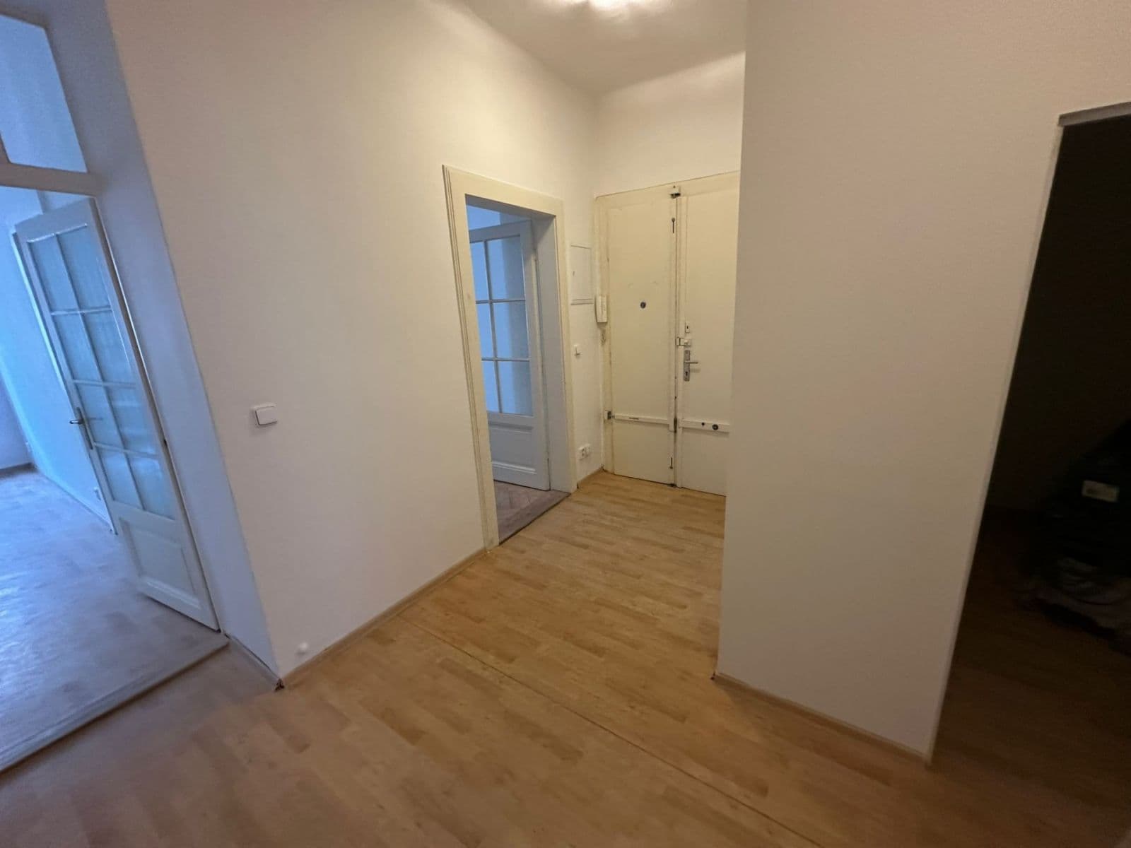Prenájom bytu 3-izbový 77 m², Kafkova, Praha, Praha Prenájom bytu 3-izbový 77 m², Kafkova, Praha, Praha
