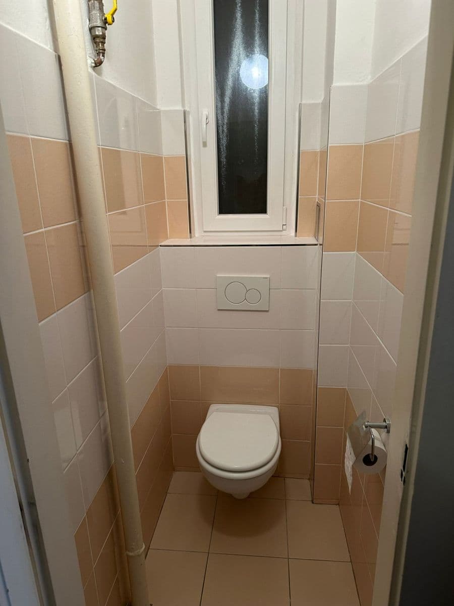 Prenájom bytu 3-izbový 77 m², Kafkova, Praha, Praha Prenájom bytu 3-izbový 77 m², Kafkova, Praha, Praha
