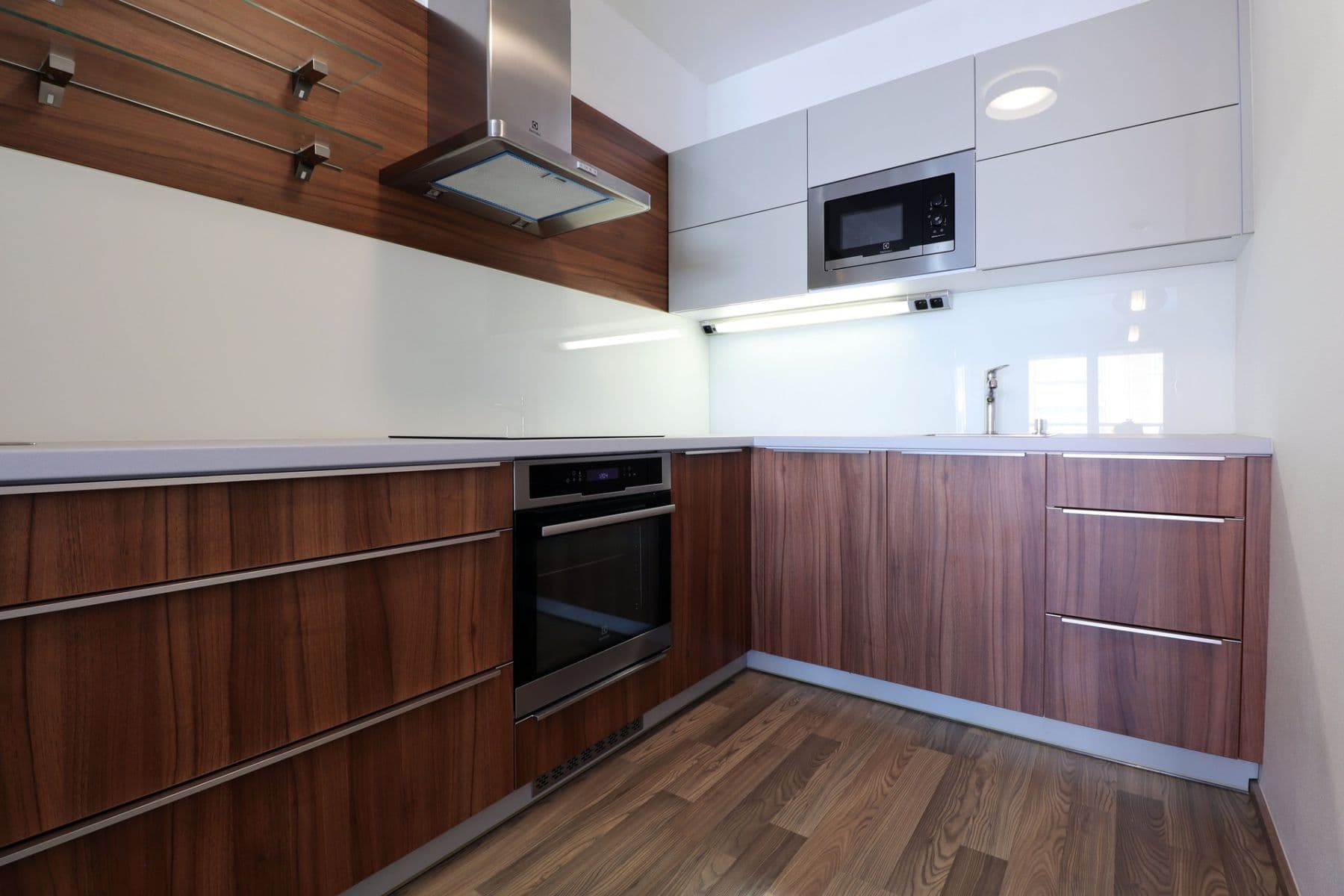 Prenájom bytu 2-izbový 61 m², Hlučkova, Praha, Praha Prenájom bytu 2-izbový 61 m², Hlučkova, Praha, Praha
