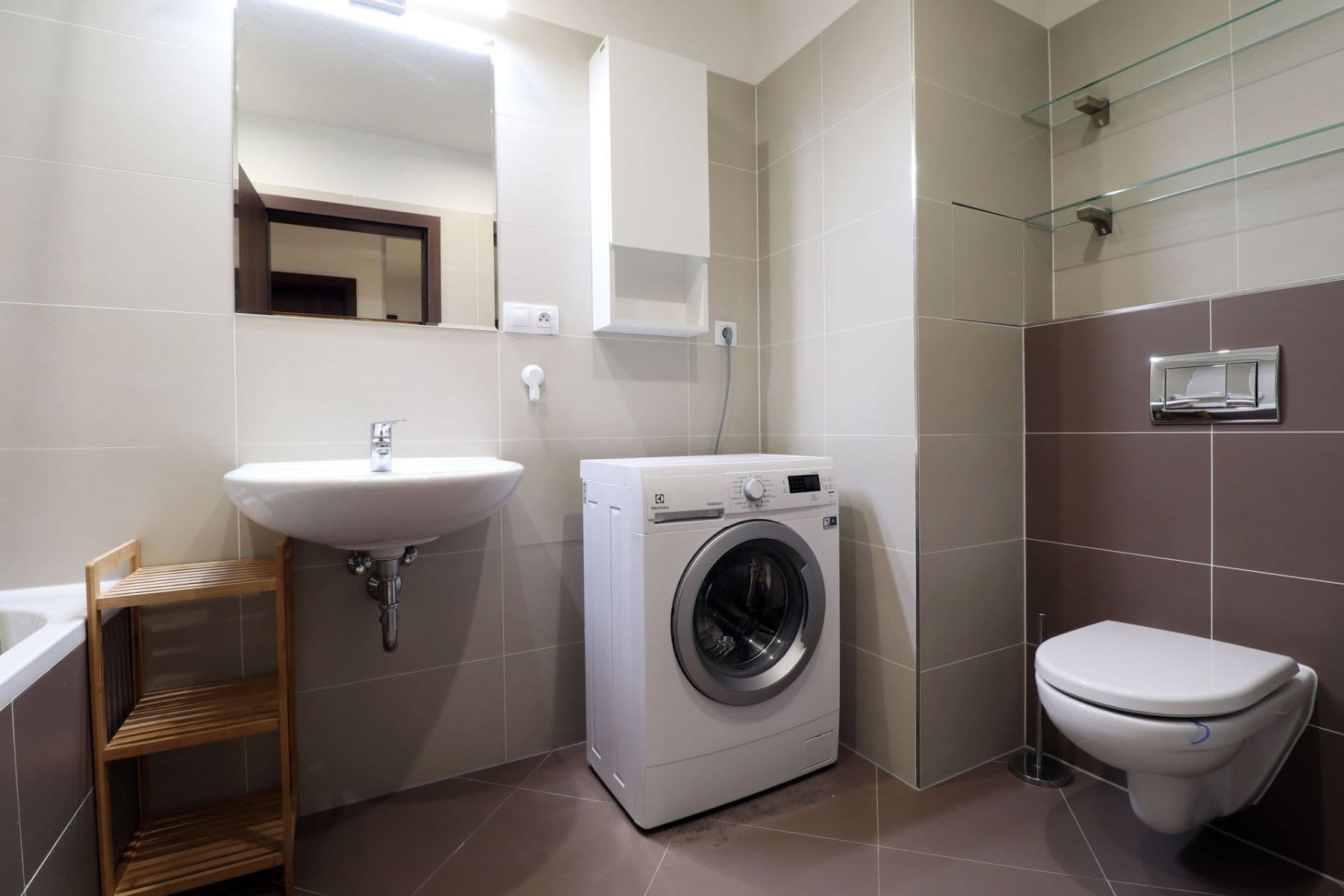 Prenájom bytu 2-izbový 61 m², Hlučkova, Praha, Praha Prenájom bytu 2-izbový 61 m², Hlučkova, Praha, Praha