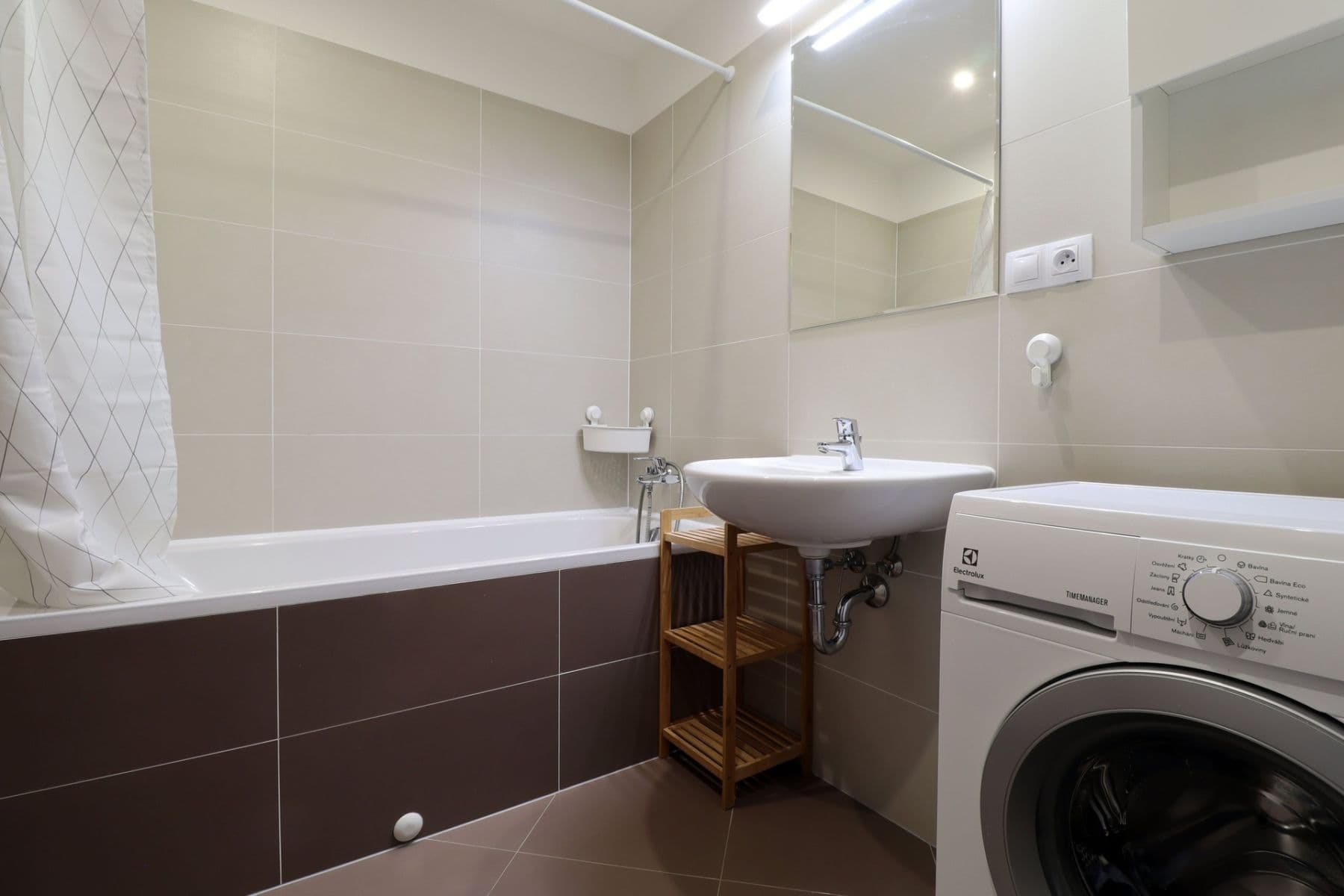 Prenájom bytu 2-izbový 61 m², Hlučkova, Praha, Praha Prenájom bytu 2-izbový 61 m², Hlučkova, Praha, Praha