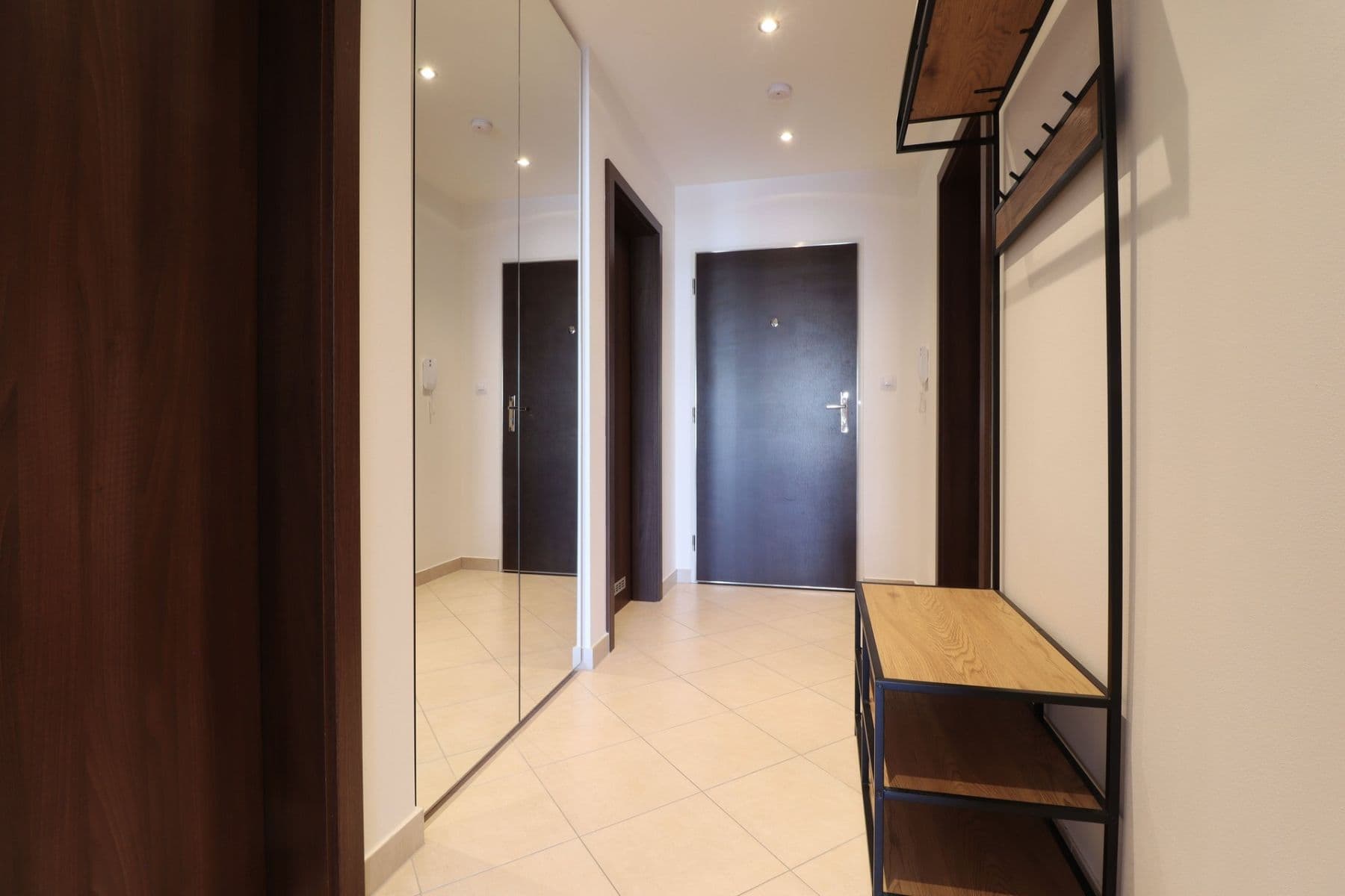 Prenájom bytu 2-izbový 61 m², Hlučkova, Praha, Praha Prenájom bytu 2-izbový 61 m², Hlučkova, Praha, Praha