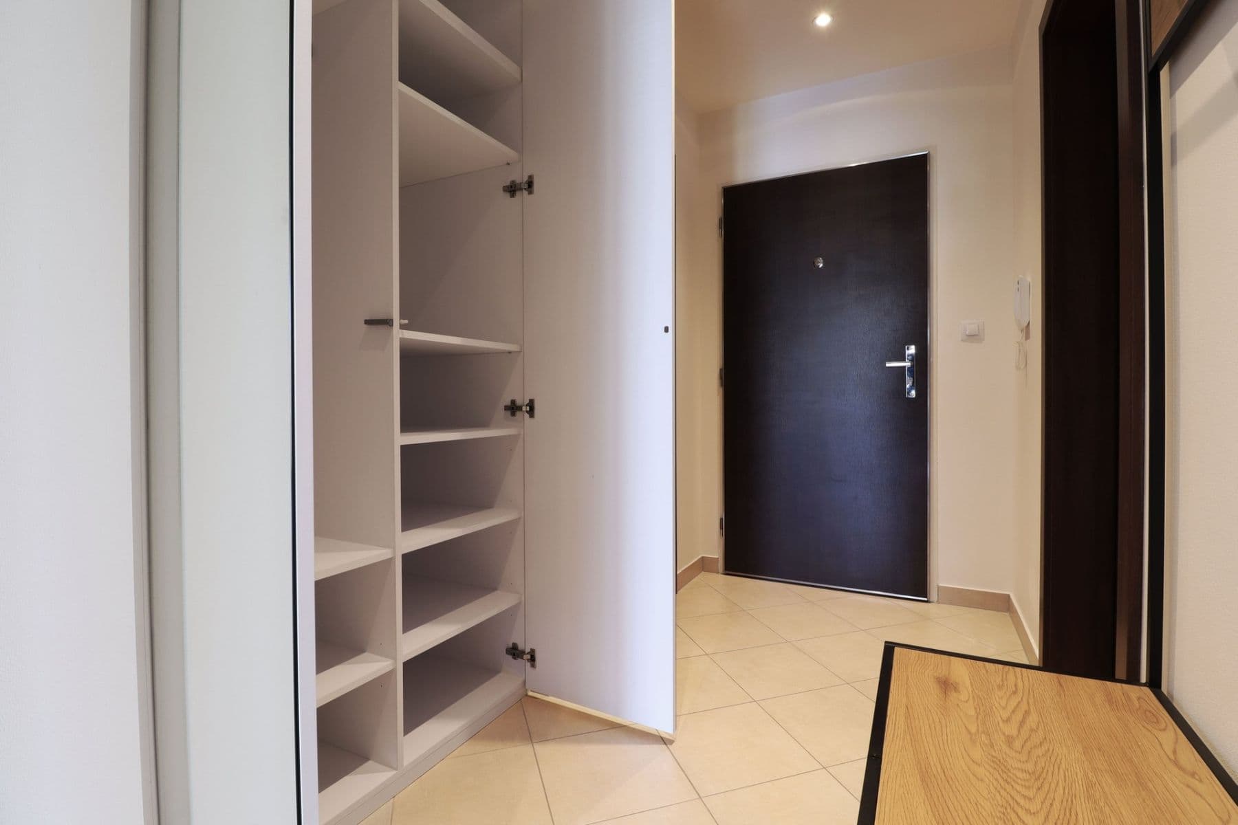 Prenájom bytu 2-izbový 61 m², Hlučkova, Praha, Praha Prenájom bytu 2-izbový 61 m², Hlučkova, Praha, Praha