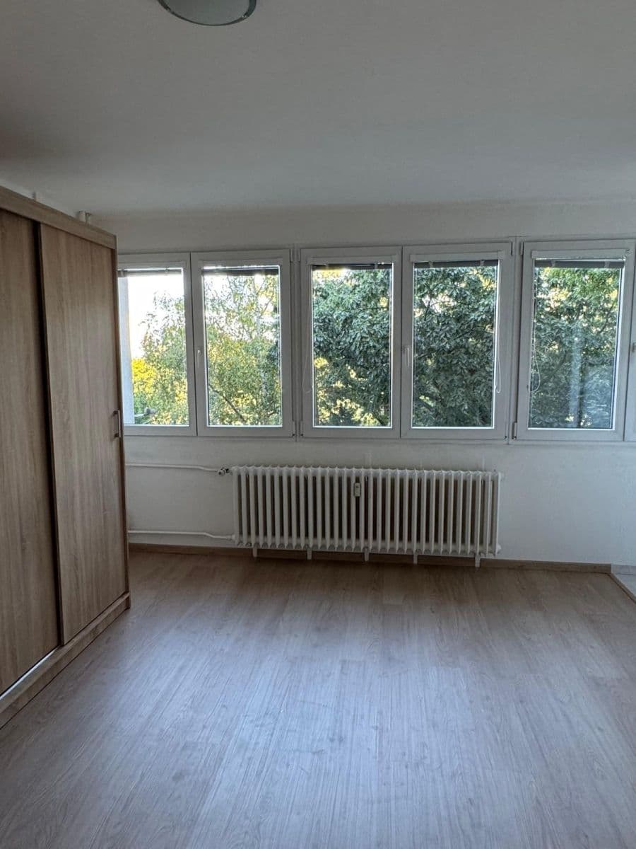 Prenájom bytu 1-izbový 27 m², Severní, Hradec Králové, Královéhradecký kraj Prenájom bytu 1-izbový 27 m², Severní, Hradec Králové, Královéhradecký kraj