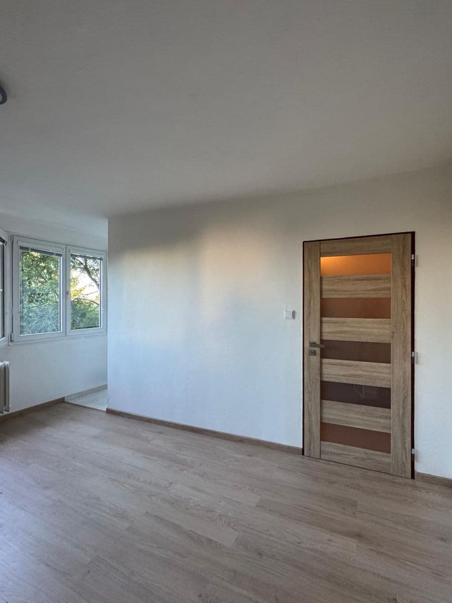 Prenájom bytu 1-izbový 27 m², Severní, Hradec Králové, Královéhradecký kraj Prenájom bytu 1-izbový 27 m², Severní, Hradec Králové, Královéhradecký kraj