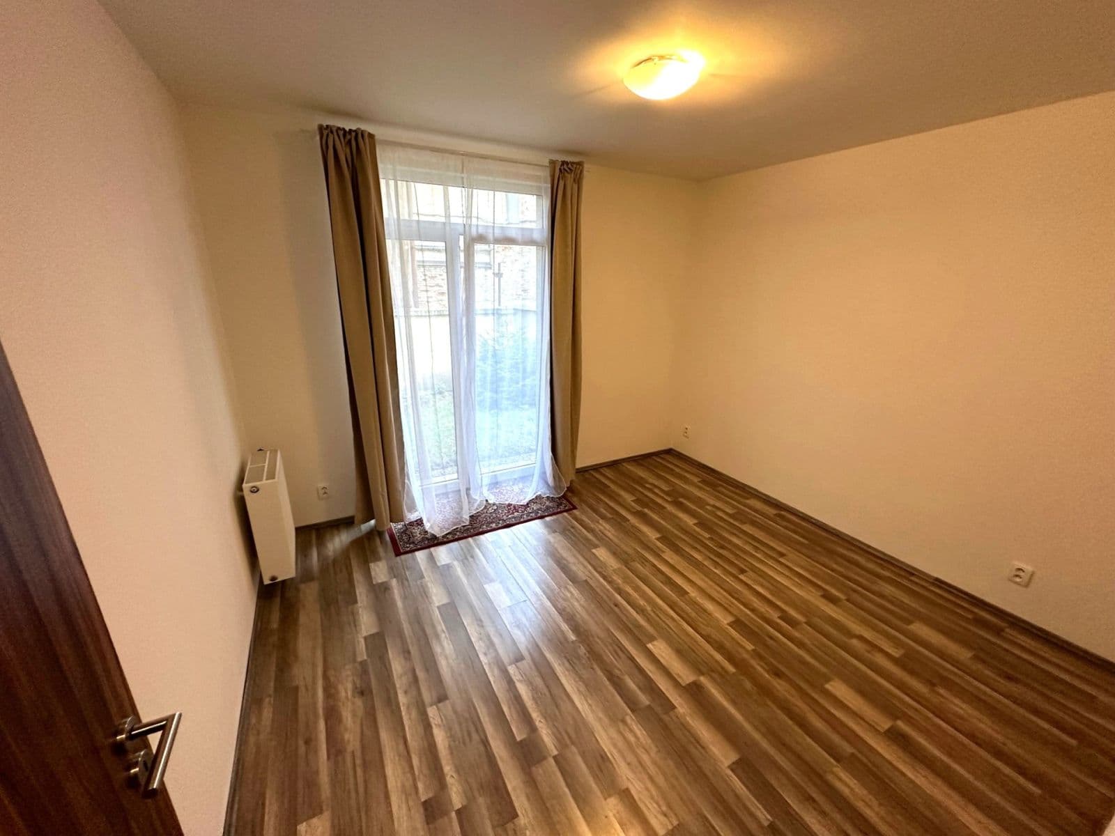 Prenájom bytu 3-izbový 100 m², Čestmírova, Praha, Praha Prenájom bytu 3-izbový 100 m², Čestmírova, Praha, Praha