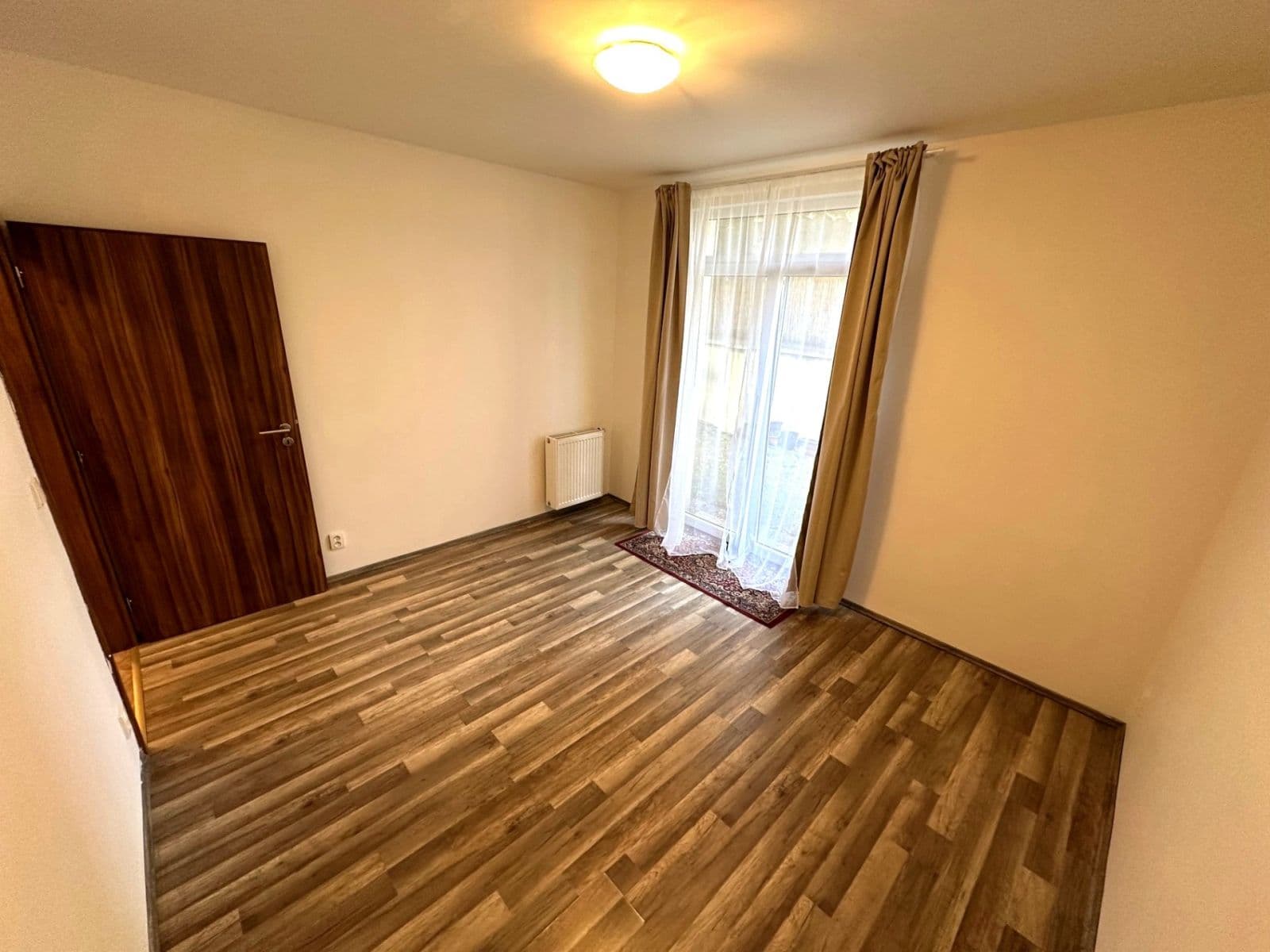 Prenájom bytu 3-izbový 100 m², Čestmírova, Praha, Praha Prenájom bytu 3-izbový 100 m², Čestmírova, Praha, Praha