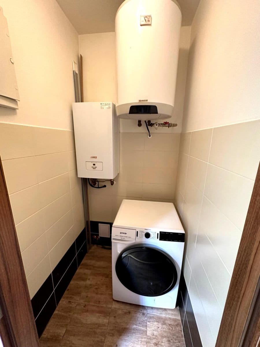 Prenájom bytu 3-izbový 100 m², Čestmírova, Praha, Praha Prenájom bytu 3-izbový 100 m², Čestmírova, Praha, Praha