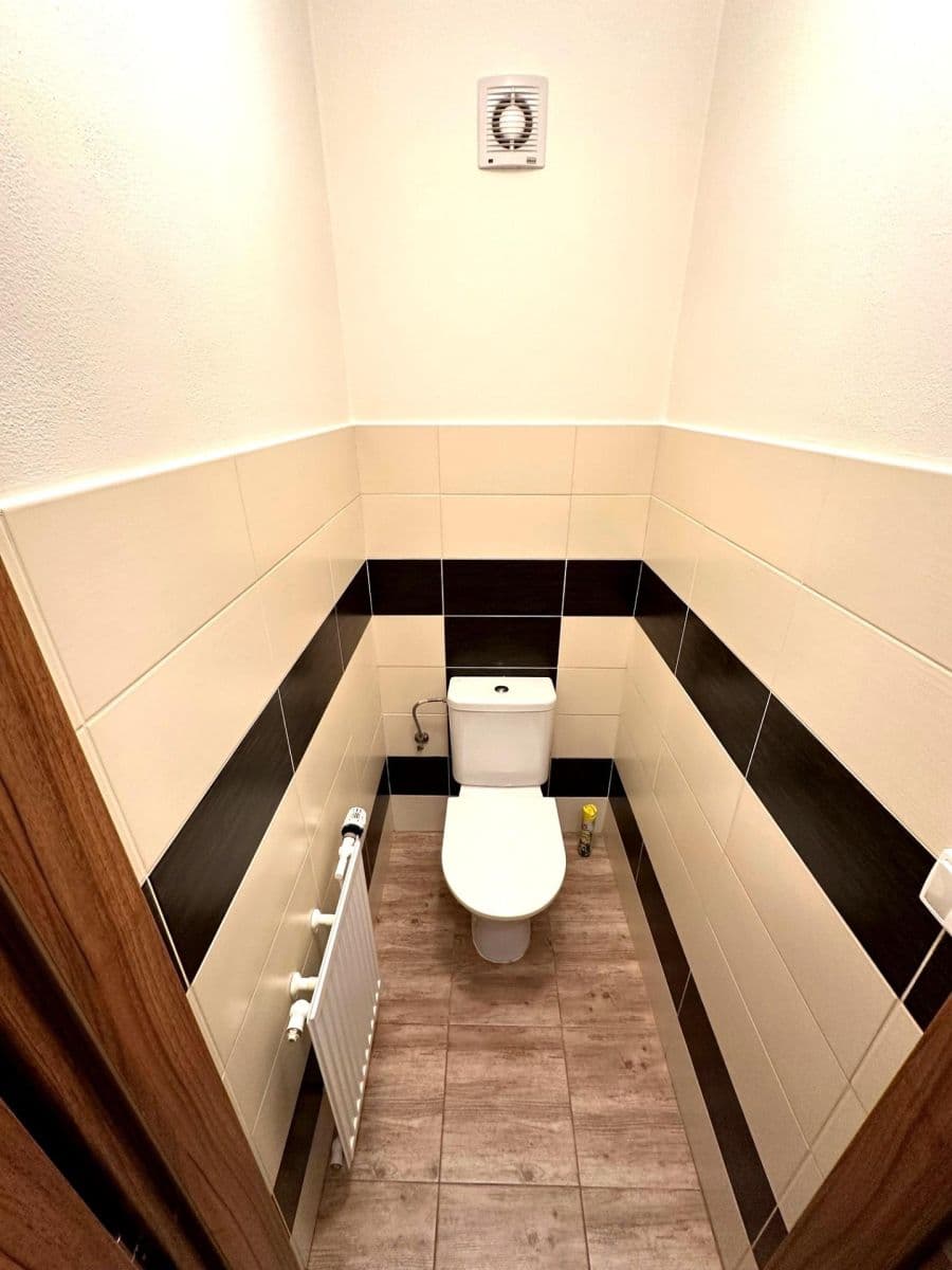 Prenájom bytu 3-izbový 100 m², Čestmírova, Praha, Praha Prenájom bytu 3-izbový 100 m², Čestmírova, Praha, Praha