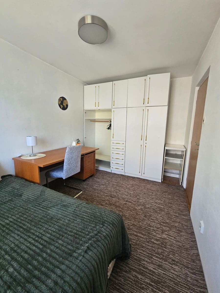 Prenájom bytu 3-izbový 80 m², Staré záhrady, Ružinov, Bratislavský kraj Prenájom bytu 3-izbový 80 m², Staré záhrady, Ružinov, Bratislavský kraj