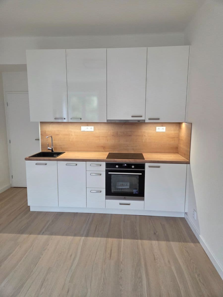 Prenájom bytu 1-izbový 24 m², Pivovarnická, Praha, Praha Prenájom bytu 1-izbový 24 m², Pivovarnická, Praha, Praha