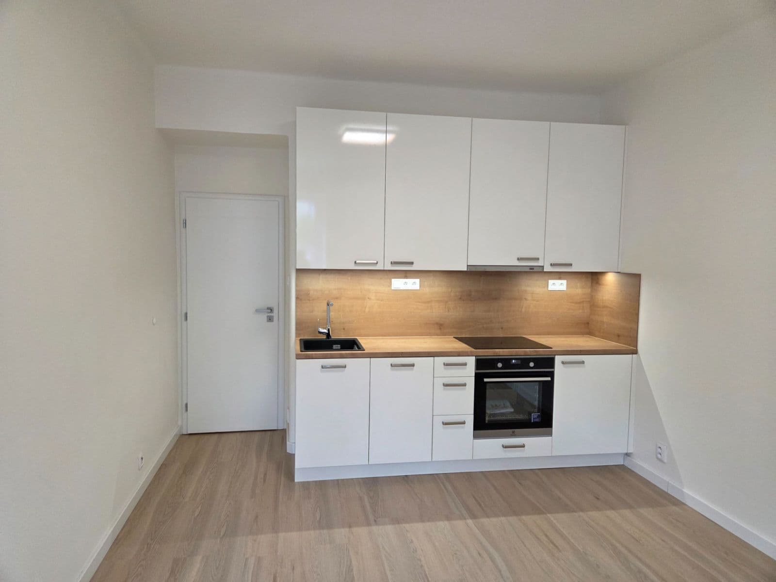 Prenájom bytu 1-izbový 24 m², Pivovarnická, Praha, Praha Prenájom bytu 1-izbový 24 m², Pivovarnická, Praha, Praha