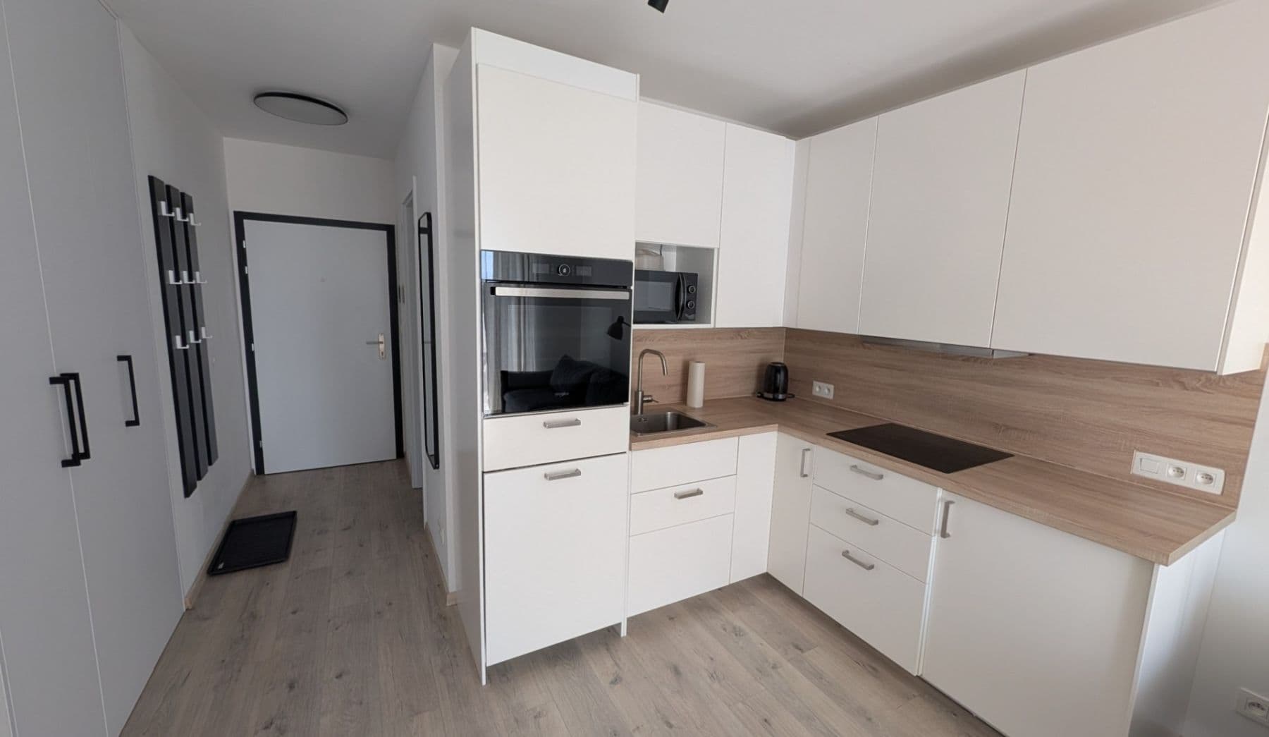 Prenájom bytu 2-izbový 33 m², Račianska, Nové Mesto, Bratislavský kraj Prenájom bytu 2-izbový 33 m², Račianska, Nové Mesto, Bratislavský kraj