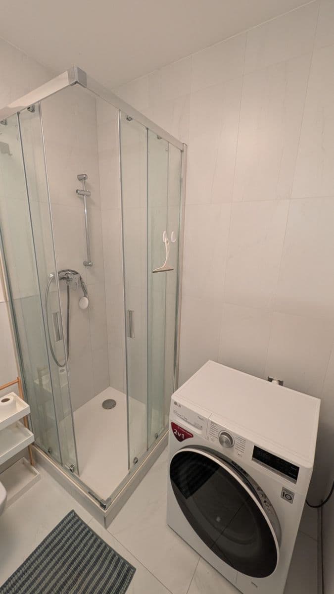 Prenájom bytu 2-izbový 33 m², Račianska, Nové Mesto, Bratislavský kraj Prenájom bytu 2-izbový 33 m², Račianska, Nové Mesto, Bratislavský kraj