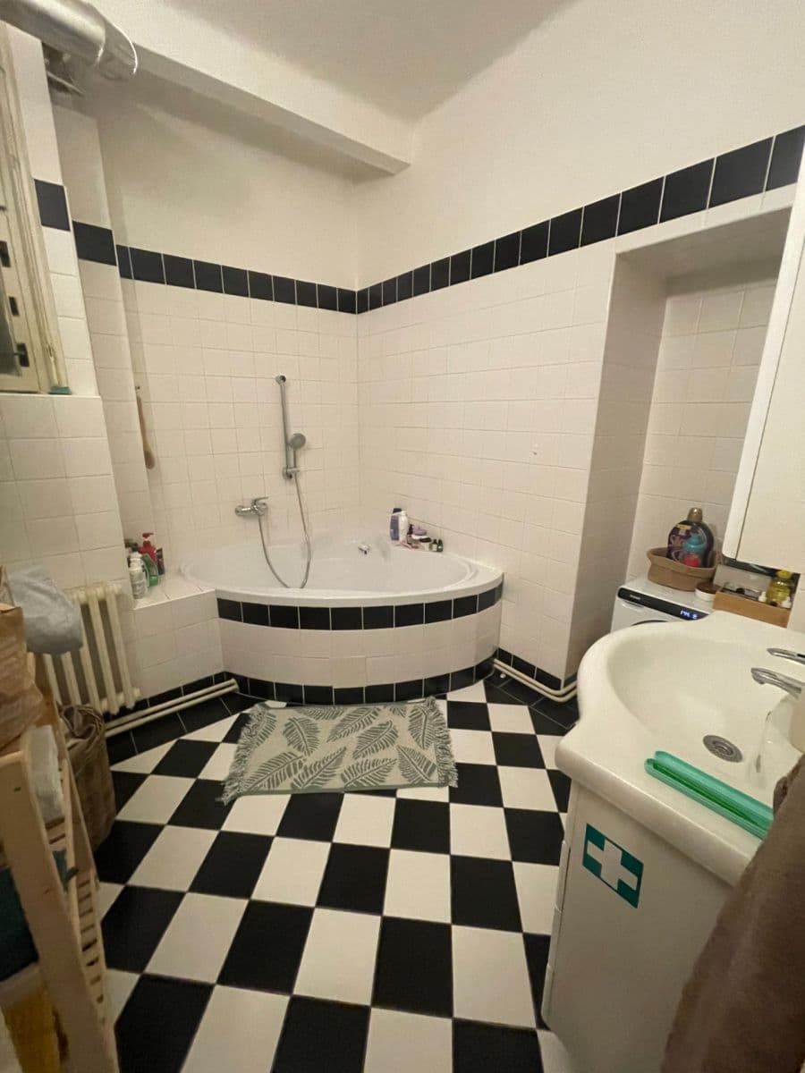 Prenájom bytu 3-izbový 86 m², Verdunská, Praha, Praha Prenájom bytu 3-izbový 86 m², Verdunská, Praha, Praha