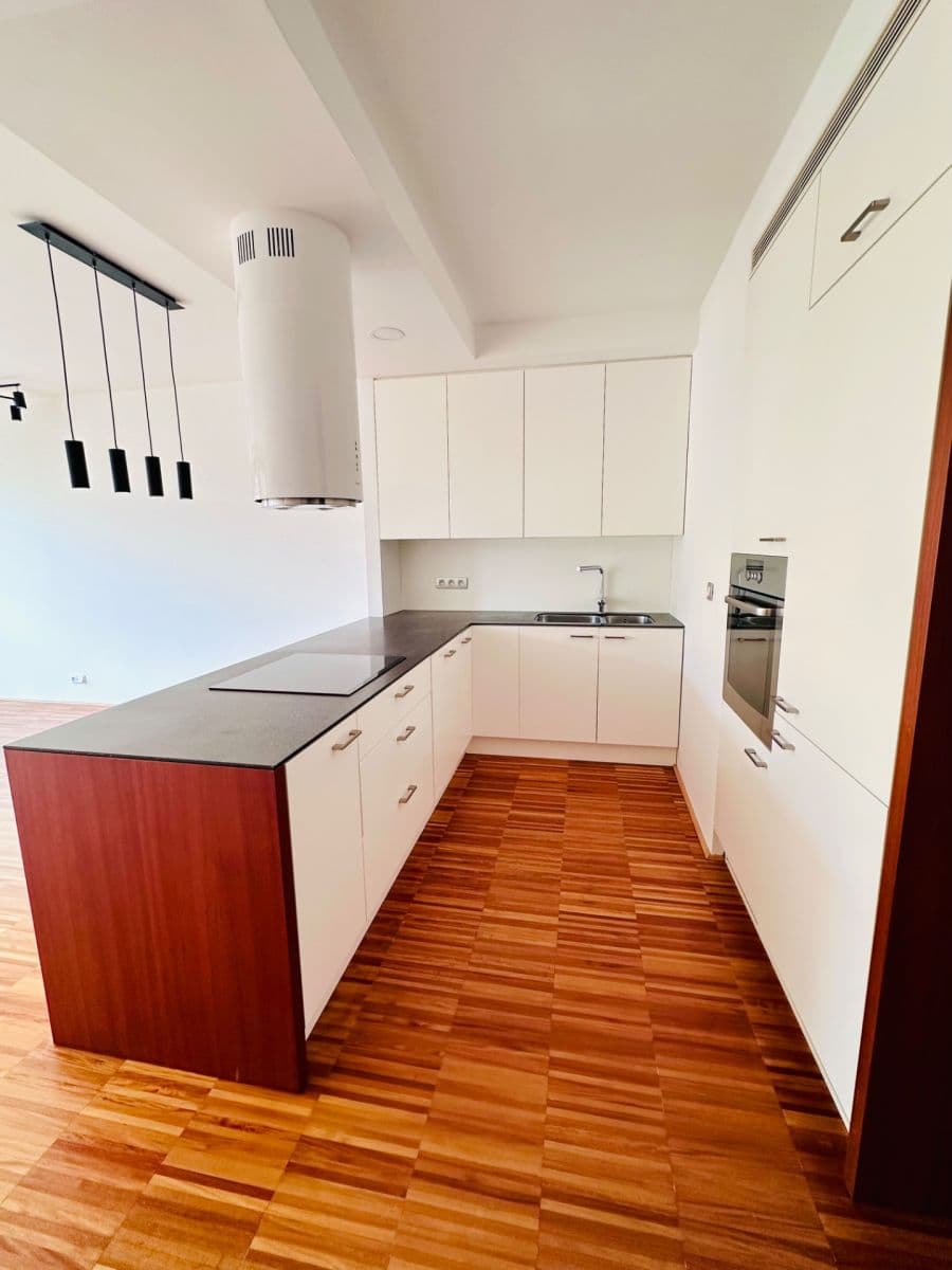Prenájom bytu 3-izbový 77 m², Pod Hliništěm, Praha, Praha Prenájom bytu 3-izbový 77 m², Pod Hliništěm, Praha, Praha