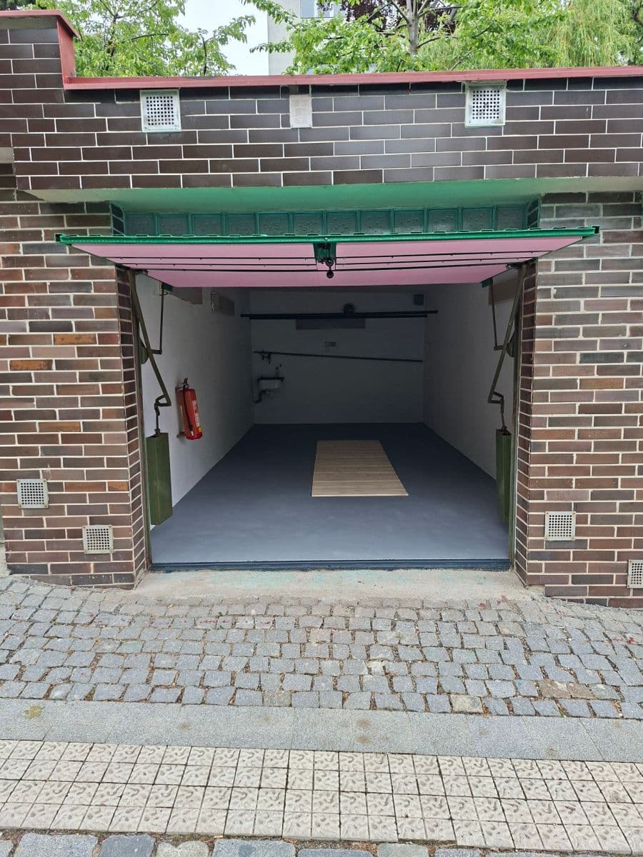 Prenájom garáže 23 m², Na Pláni, Praha, Praha Prenájom garáže 23 m², Na Pláni, Praha, Praha
