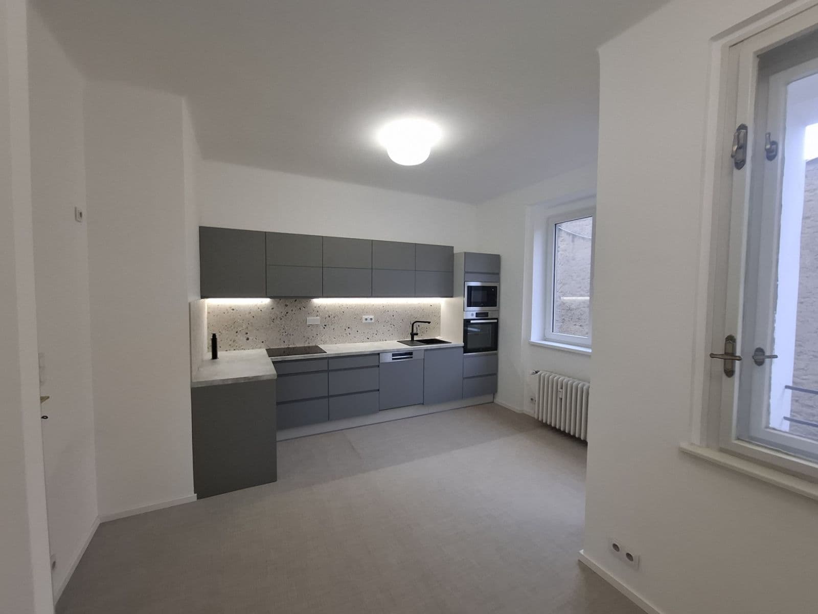 Prenájom bytu 3-izbový 79 m², Moulíkova, Praha, Praha Prenájom bytu 3-izbový 79 m², Moulíkova, Praha, Praha