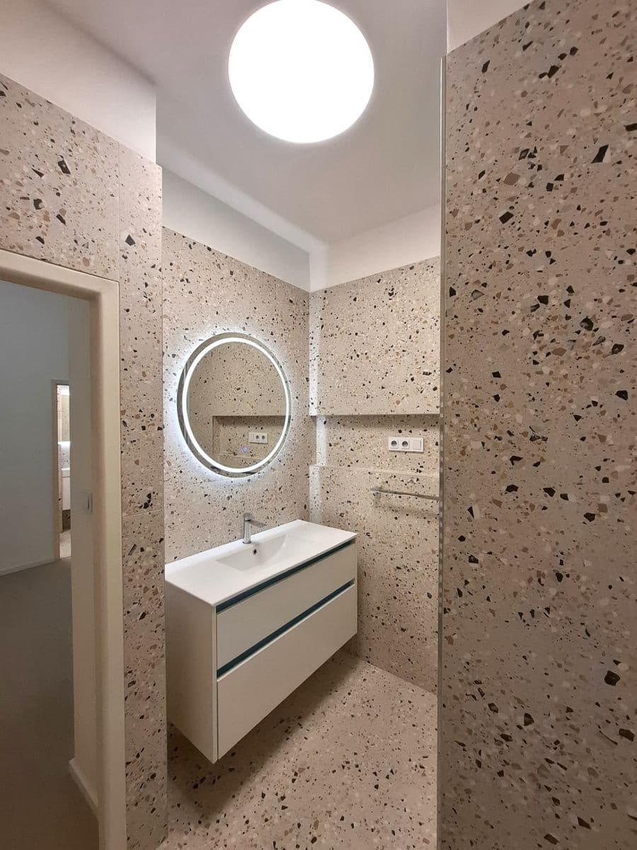 Prenájom bytu 3-izbový 79 m², Moulíkova, Praha, Praha Prenájom bytu 3-izbový 79 m², Moulíkova, Praha, Praha