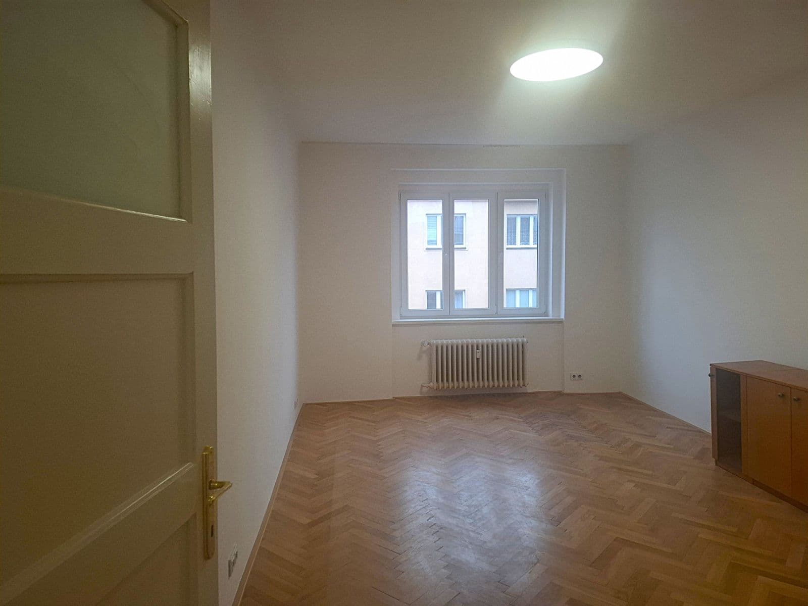Prenájom bytu 3-izbový 79 m², Moulíkova, Praha, Praha Prenájom bytu 3-izbový 79 m², Moulíkova, Praha, Praha