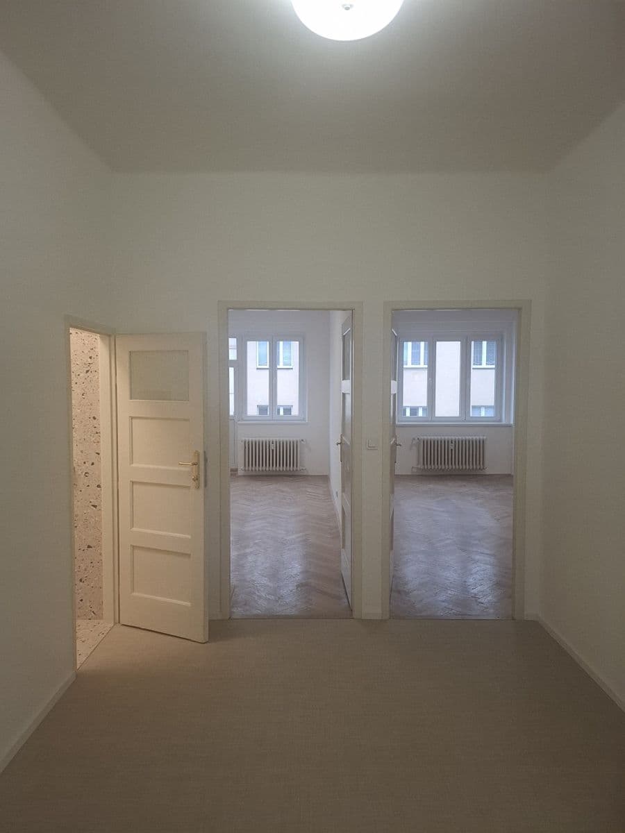 Prenájom bytu 3-izbový 79 m², Moulíkova, Praha, Praha Prenájom bytu 3-izbový 79 m², Moulíkova, Praha, Praha