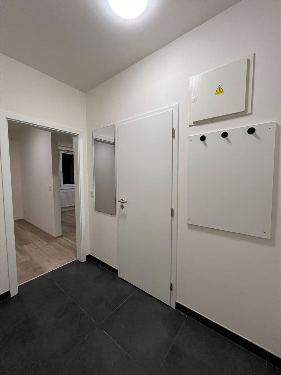Prenájom bytu 1-izbový 31 m², Fabiánové, Praha, Praha Prenájom bytu 1-izbový 31 m², Fabiánové, Praha, Praha