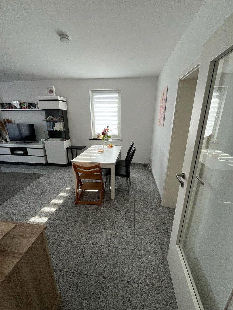 Prenájom bytu 3-izbový 69 m², Quettinger Str. 279, Leverkusen, Severné Porýnie - Westfálsko Prenájom bytu 3-izbový 69 m², Quettinger Str. 279, Leverkusen, Severné Porýnie - Westfálsko