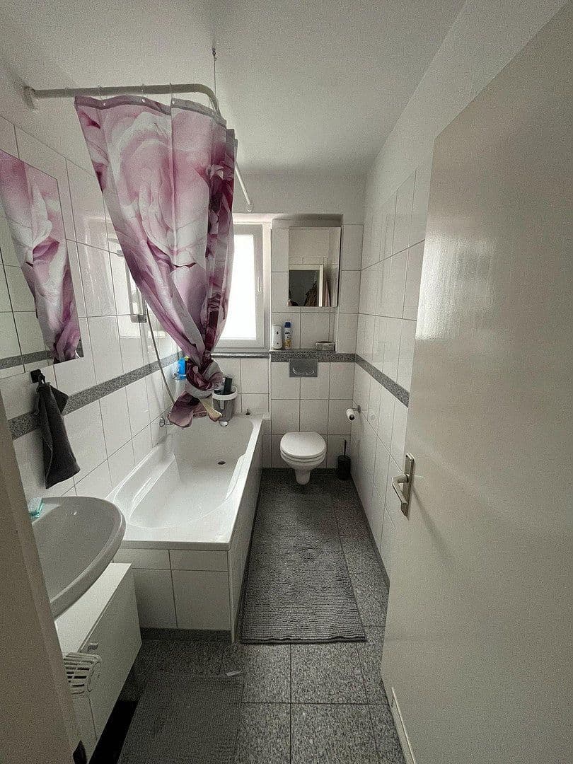 Prenájom bytu 3-izbový 69 m², Quettinger Str. 279, Leverkusen, Severné Porýnie - Westfálsko Prenájom bytu 3-izbový 69 m², Quettinger Str. 279, Leverkusen, Severné Porýnie - Westfálsko