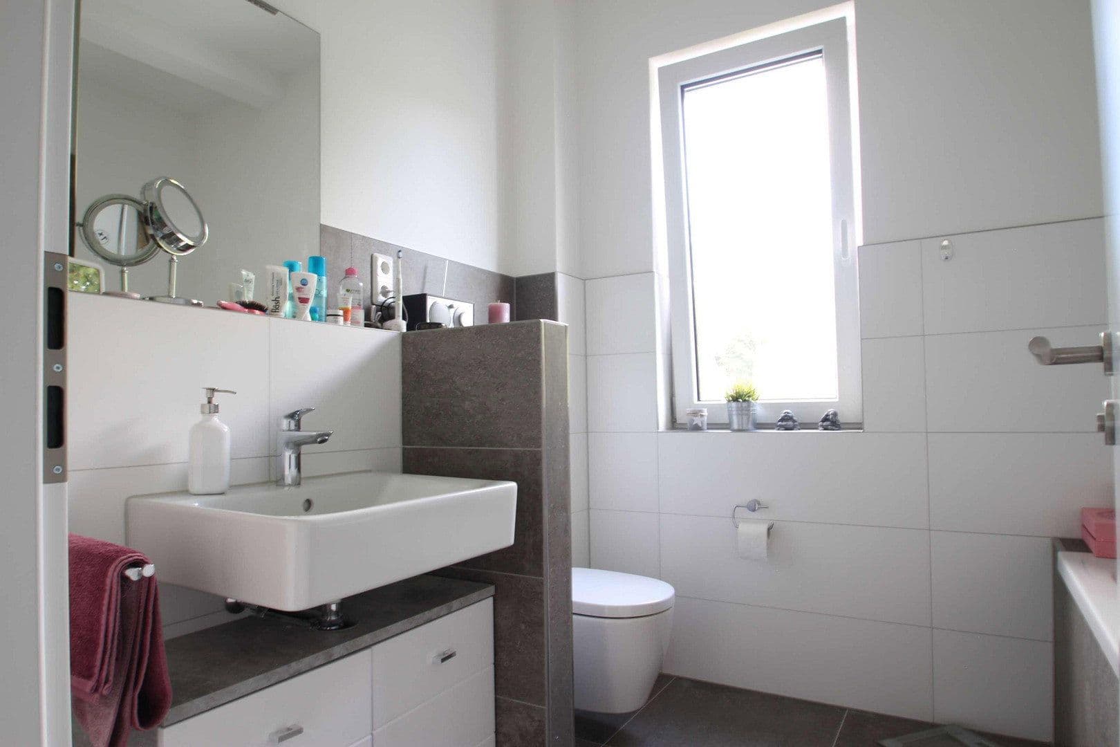 Predaj bytu 3-izbový 92 m², Dornheckenstr. 34a, Bonn, Severné Porýnie - Westfálsko Predaj bytu 3-izbový 92 m², Dornheckenstr. 34a, Bonn, Severné Porýnie - Westfálsko