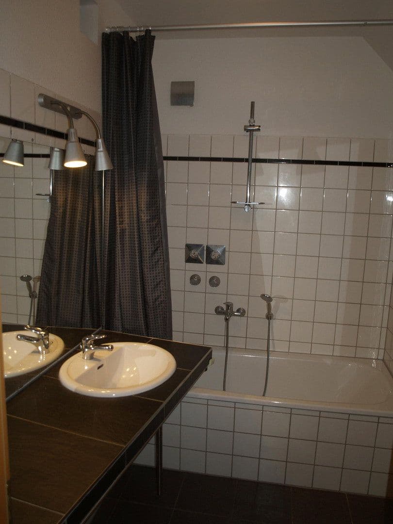 Prenájom bytu 3-izbový 95 m², Weststr. 43, Chemnitz, Sasko Prenájom bytu 3-izbový 95 m², Weststr. 43, Chemnitz, Sasko