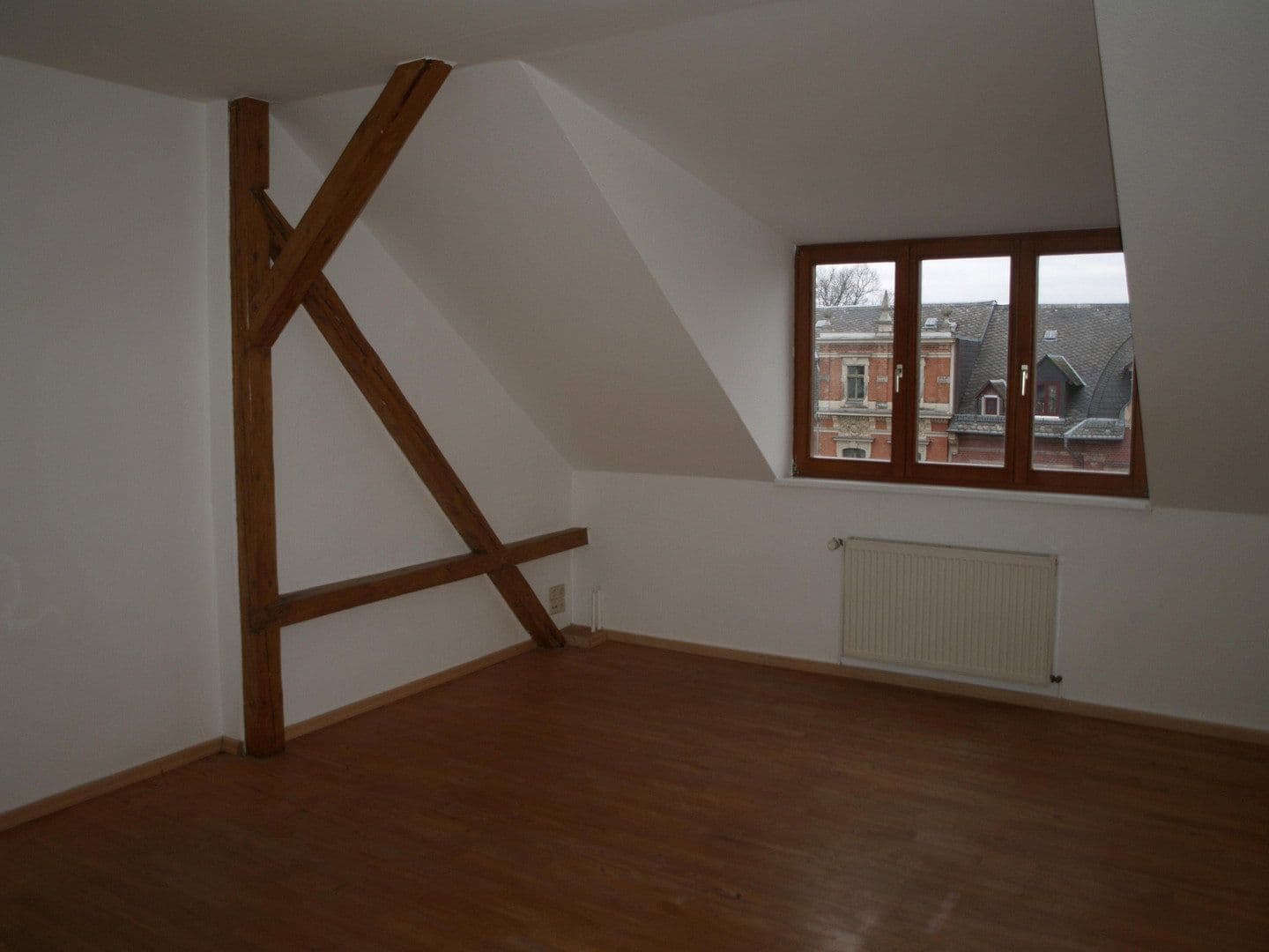Prenájom bytu 3-izbový 95 m², Weststr. 43, Chemnitz, Sasko Prenájom bytu 3-izbový 95 m², Weststr. 43, Chemnitz, Sasko
