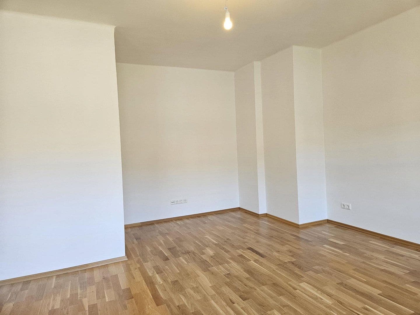 Prenájom bytu 3-izbový 92 m², Kreuzstraße 11, München, Bavorsko Prenájom bytu 3-izbový 92 m², Kreuzstraße 11, München, Bavorsko