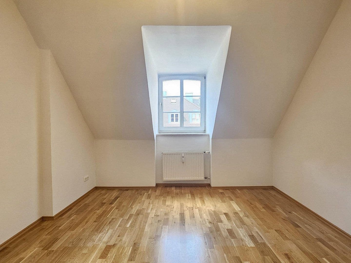 Prenájom bytu 3-izbový 92 m², Kreuzstraße 11, München, Bavorsko Prenájom bytu 3-izbový 92 m², Kreuzstraße 11, München, Bavorsko