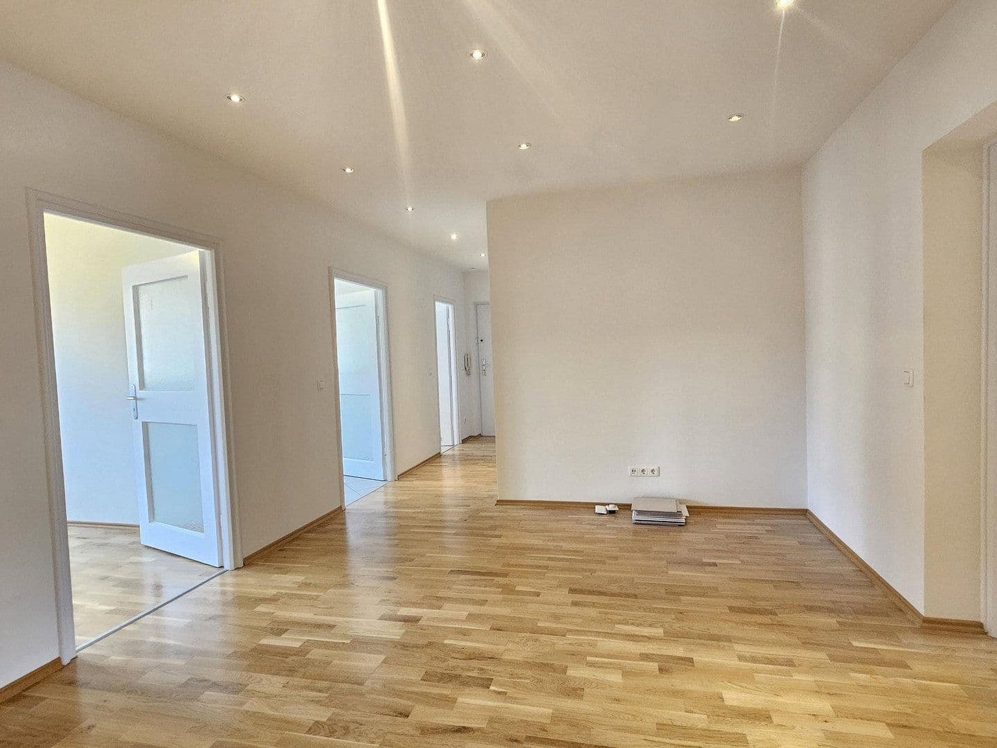 Prenájom bytu 3-izbový 92 m², Kreuzstraße 11, München, Bavorsko Prenájom bytu 3-izbový 92 m², Kreuzstraße 11, München, Bavorsko