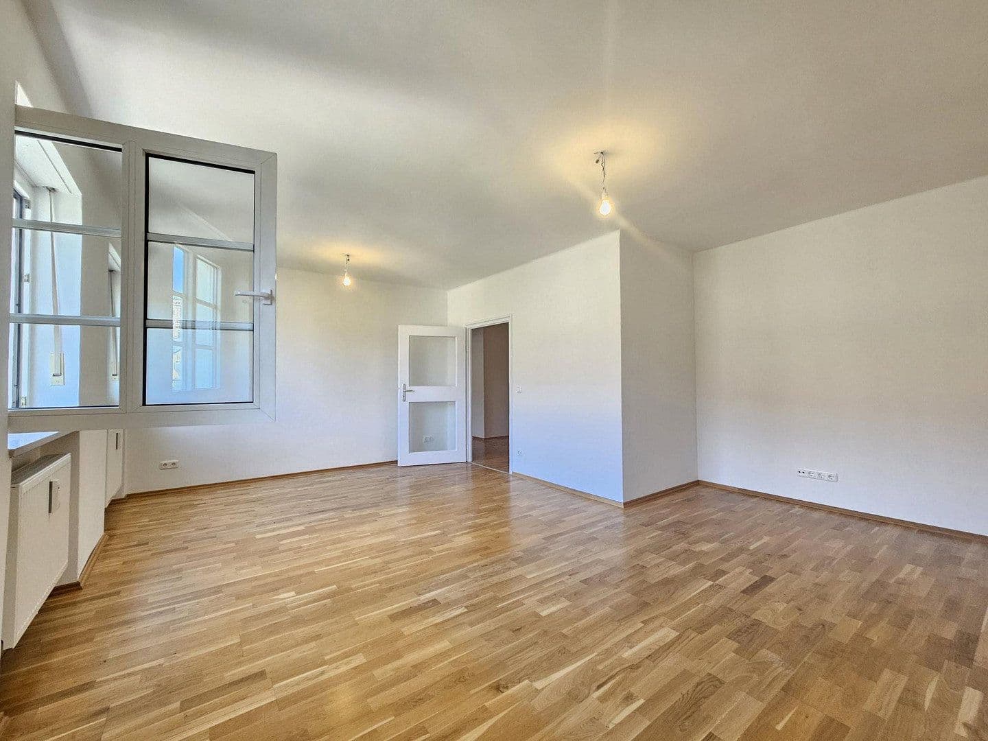 Prenájom bytu 3-izbový 92 m², Kreuzstraße 11, München, Bavorsko Prenájom bytu 3-izbový 92 m², Kreuzstraße 11, München, Bavorsko