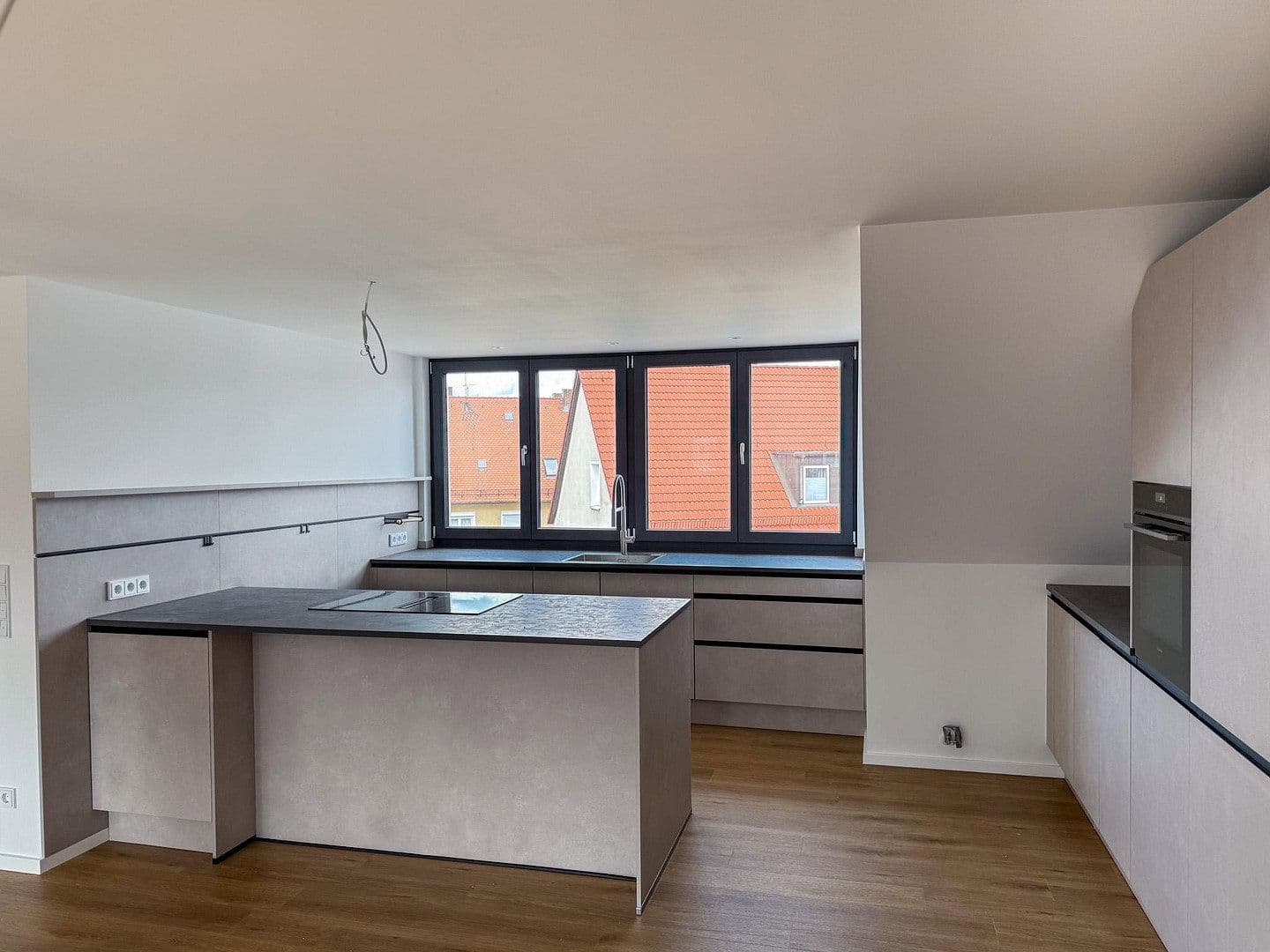 Prenájom bytu 4-izbový 121 m², Stuckstrasse 5, Nürnberg, Bavorsko Prenájom bytu 4-izbový 121 m², Stuckstrasse 5, Nürnberg, Bavorsko