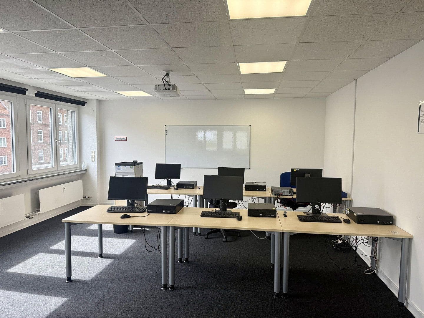 Prenájom kancelárie 100 m², Sophienblatt 82-86, Kiel, Šlezvicko-Holštajnsko Prenájom kancelárie 100 m², Sophienblatt 82-86, Kiel, Šlezvicko-Holštajnsko