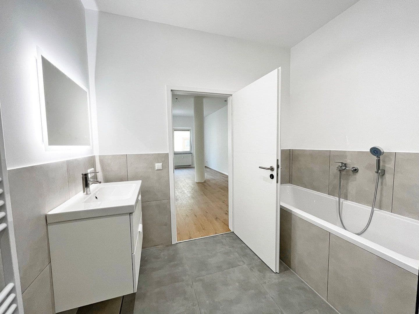 Prenájom bytu 4-izbový 96 m², Ilsfeld, Bádensko-Wurttembersko Prenájom bytu 4-izbový 96 m², Ilsfeld, Bádensko-Wurttembersko