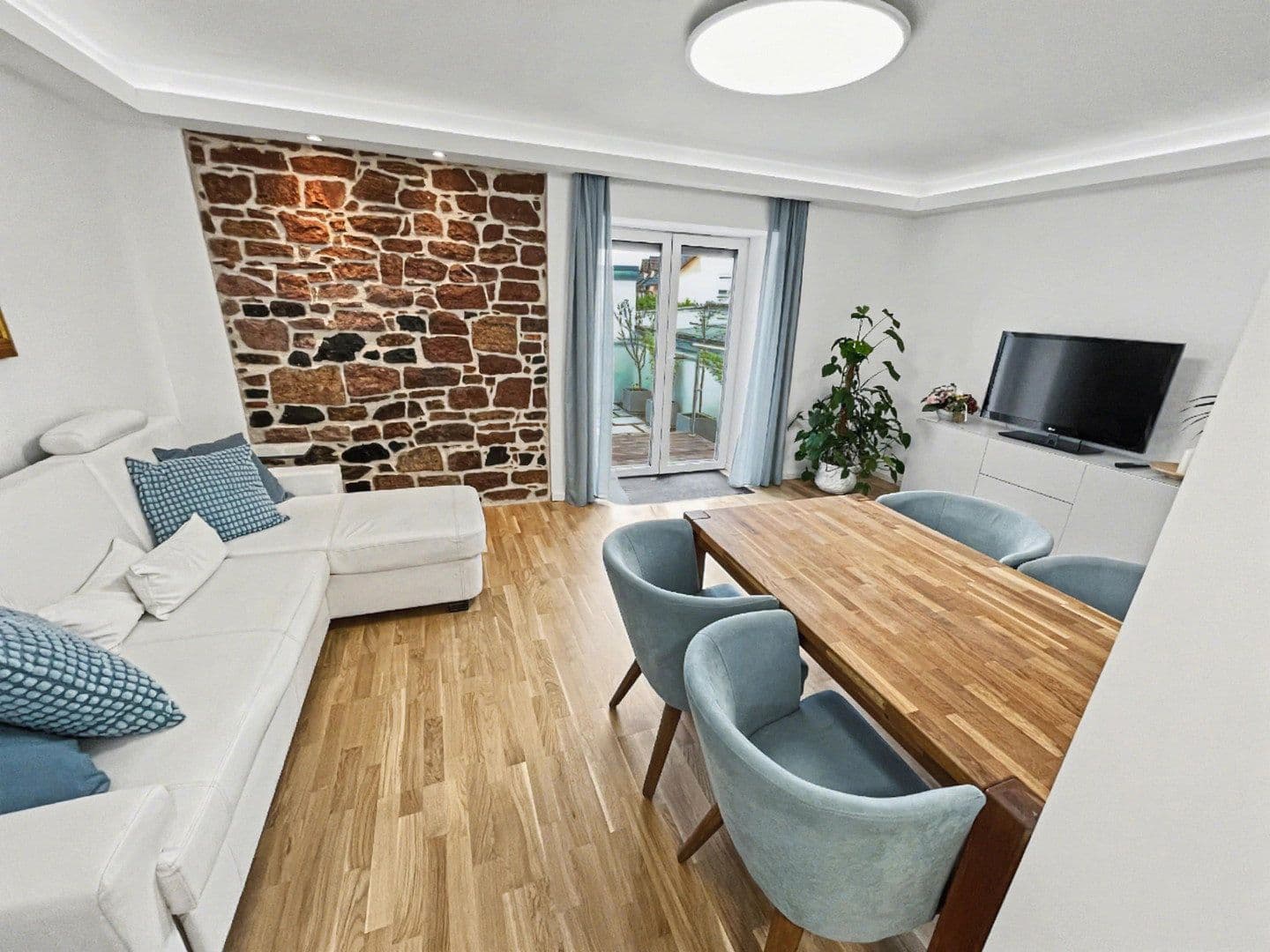 Predaj domu 253 m², pozemek 249 m², Kahl am Main, Bavorsko Predaj domu 253 m², pozemek 249 m², Kahl am Main, Bavorsko